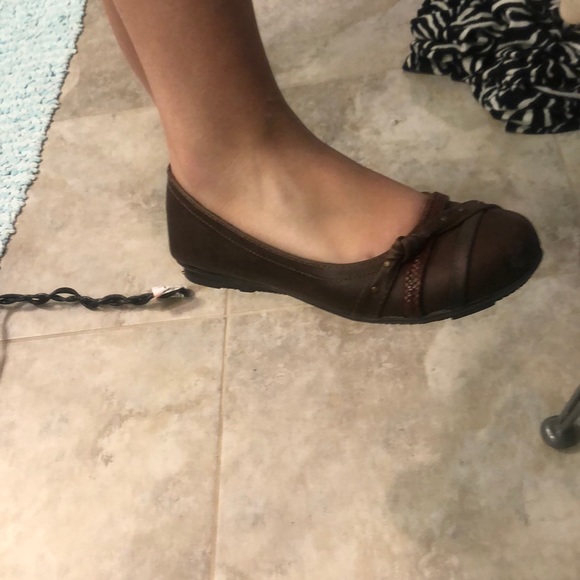 Brown flats! - Picture 5 of 6